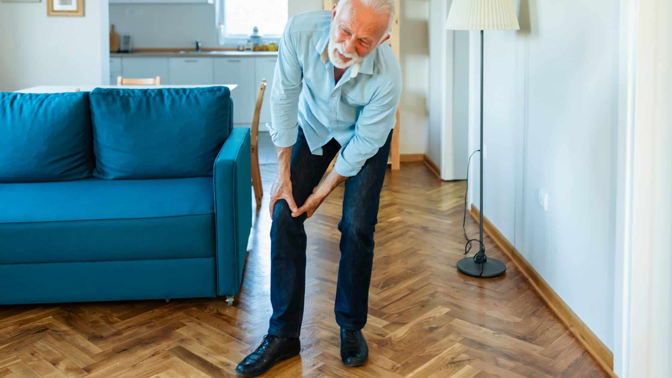 person dealing with knee pain 